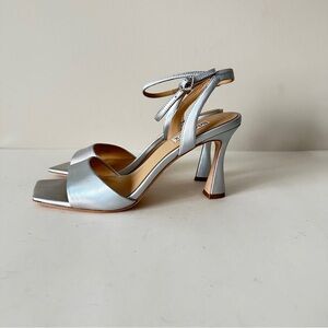 NEW Badgley Mischka Cady Soft Silver Leather Stiletto Heel Women's Sandals, Sz 8